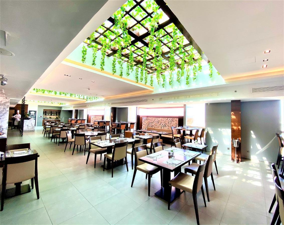 Millennium Hotel Doha Exterior foto